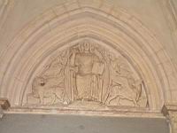 Lyon, Abbaye d'Ainay, Porche, Tympan, Le Christ et les 4 evangiles (2)